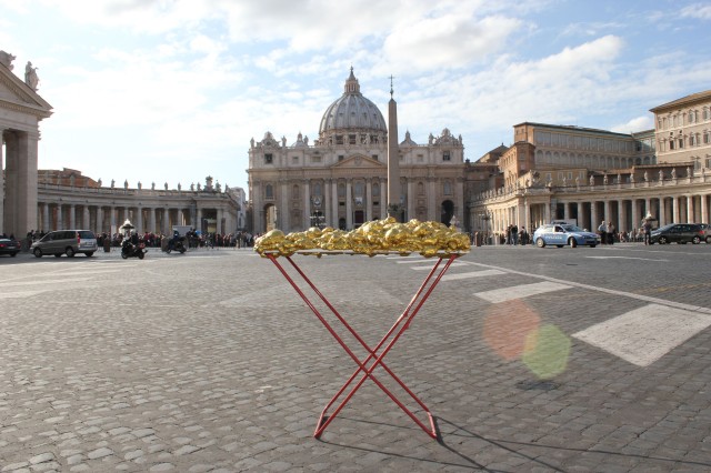 © Renate Egger and Wilhelm Roseneder. Goldene Erweiterung/Golden expansion. Street art project - temporary installation in public space. Artist in Residency. Vatican. Rome, Italy, October 2011